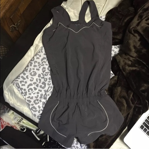 Lululemon grey runsie size 2 - Picture 3 of 4