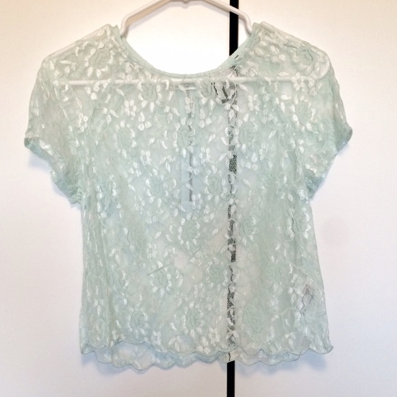 🚫SOLD🚫 Lace Crop Top