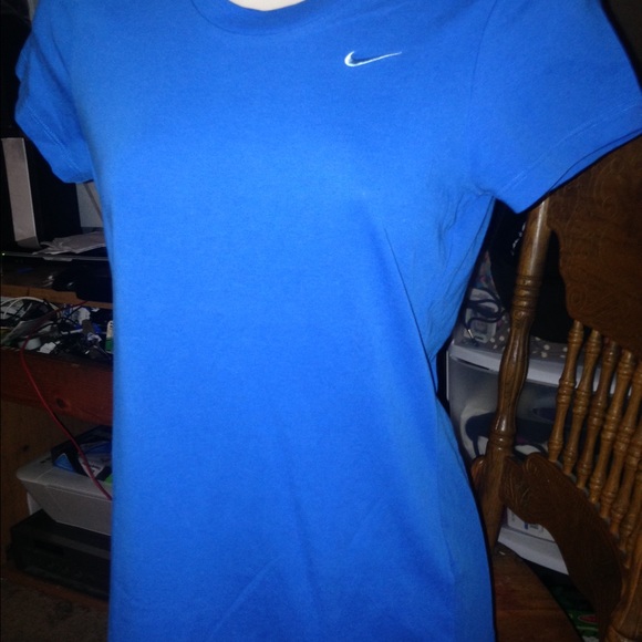 Nike top - Picture 2 of 3