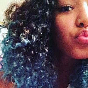 Meet your Posher, Desiree