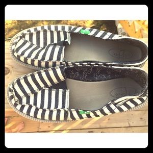 Sanuk Striped Slip on shoes