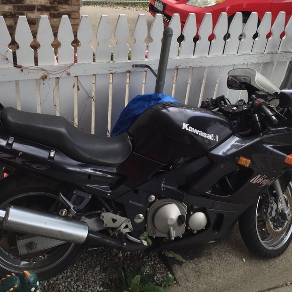 Kawasaki ask for year and offer price want 2,000 - Picture 1 of 1