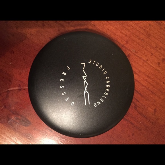 MAC Studio Careblend Pressed Powder