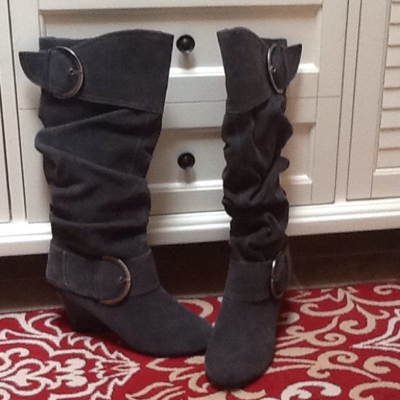 GORGEOUS GRAY SUEDE BOOT👢LIKE NEW