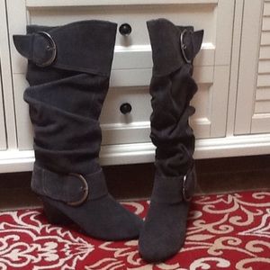 GORGEOUS GRAY SUEDE BOOT👢LIKE NEW