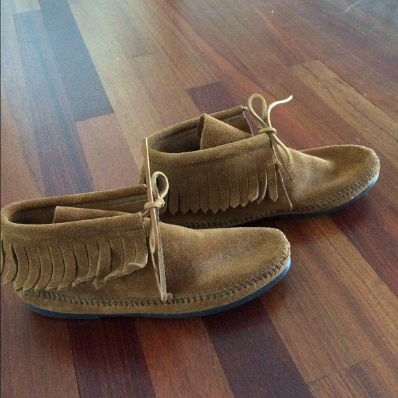 Minnetonka Moccasin Classic Fringe Hardsole Boot