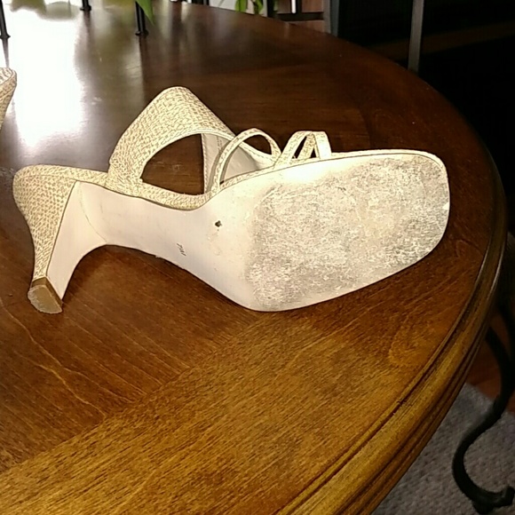 Shoe's - Picture 3 of 4