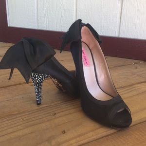 Black heels!!!