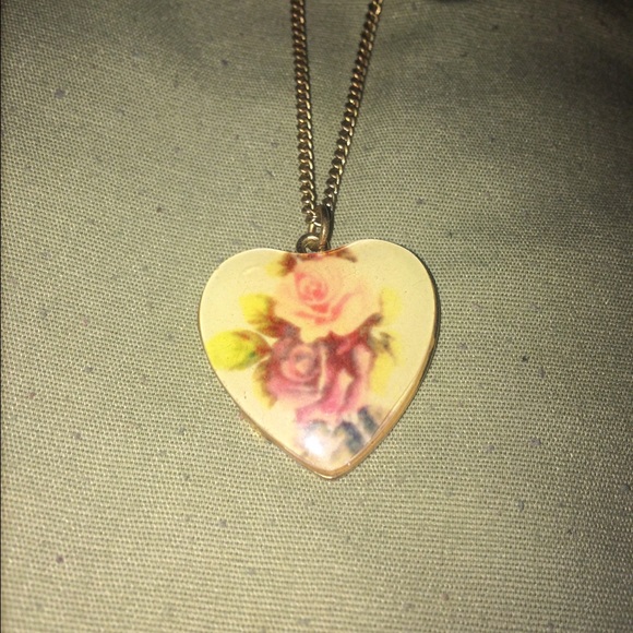 Enamel heart necklace!