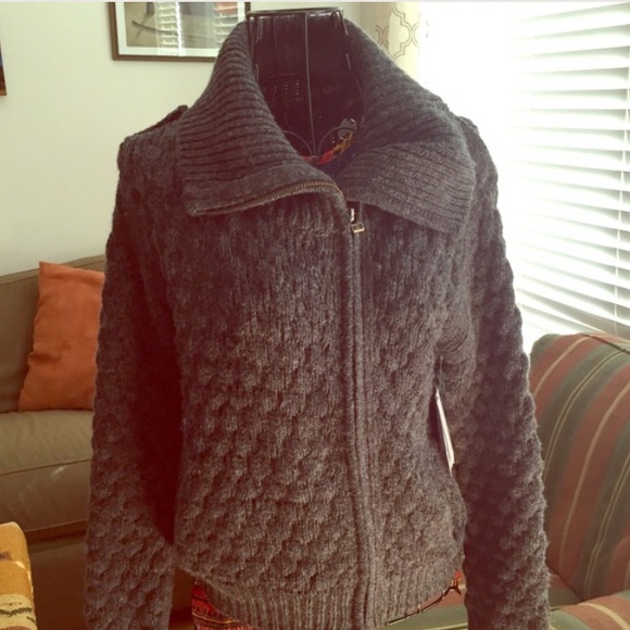 Grey Velvet Sweater by Graham & Spencer - Picture 4 of 5