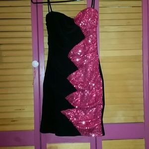 《Short Strapless Sequence Cocktail Dress》