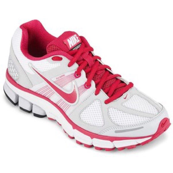Nike Shoes - Nike pegasus 28