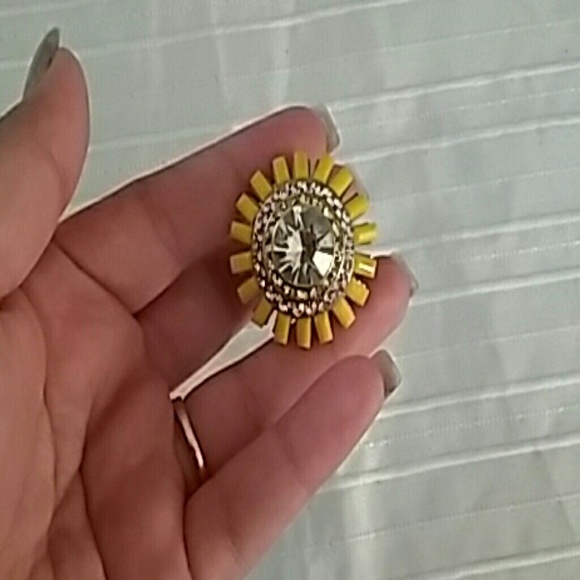 Yellow ball earrings w/ yellow flower ring :) - Picture 4 of 4