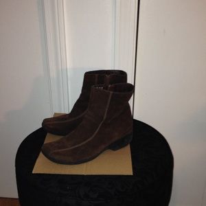 Clark's side zip suede ankle boots