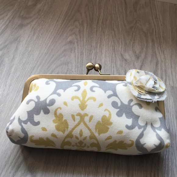 Clutch yellow grey damask. Bridesmaids. Spring. 💐