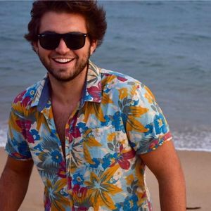 Meet your Posher, Dustin