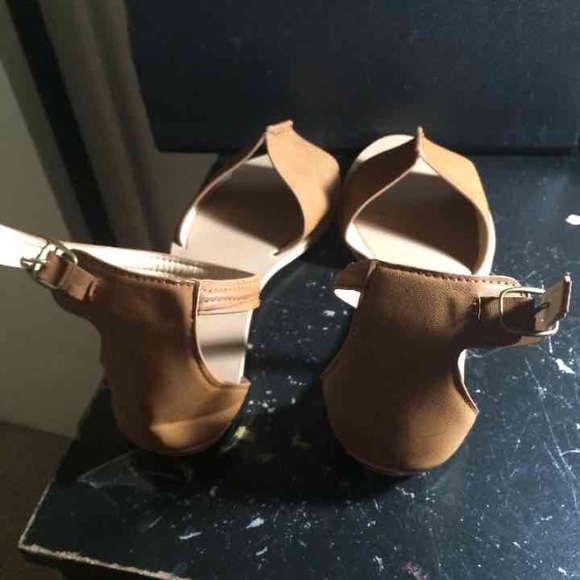 Sandals - Picture 2 of 4