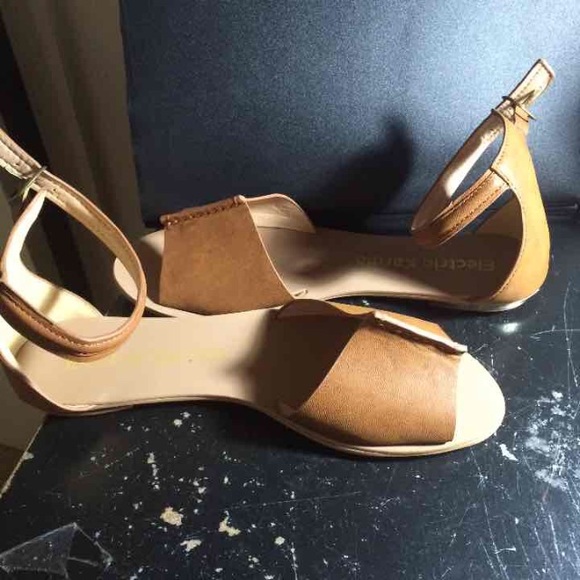 Sandals - Picture 3 of 4