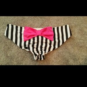 Stripped cheeky bikini bottoms