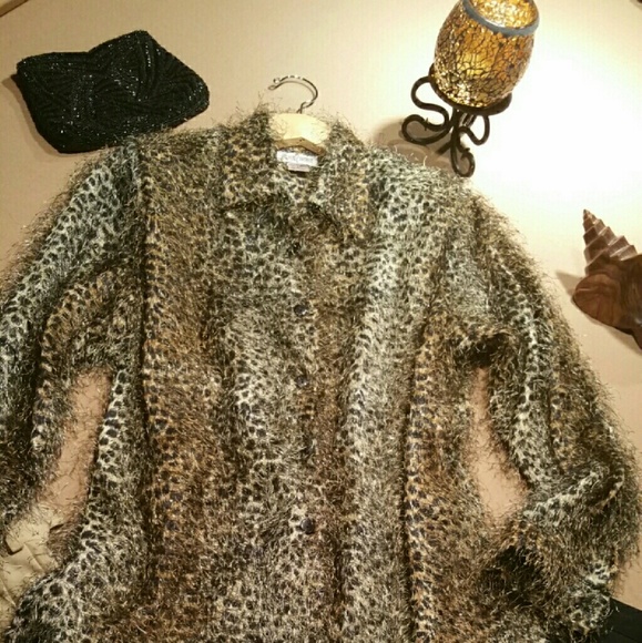 NWOT fun animal-esque blouse - Picture 3 of 4