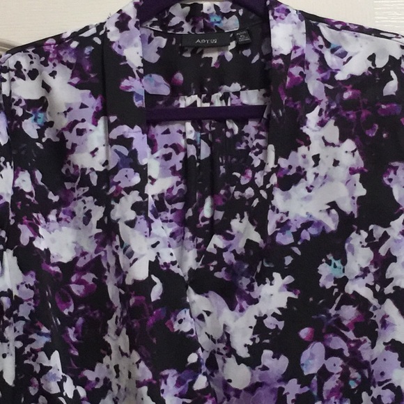 APT 9 Silk Poly Blouse -Like New SIZE:Petite Large - Picture 4 of 4