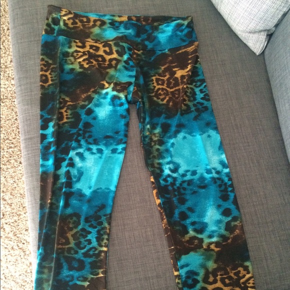 Onzie Capri work out pants- size m/l