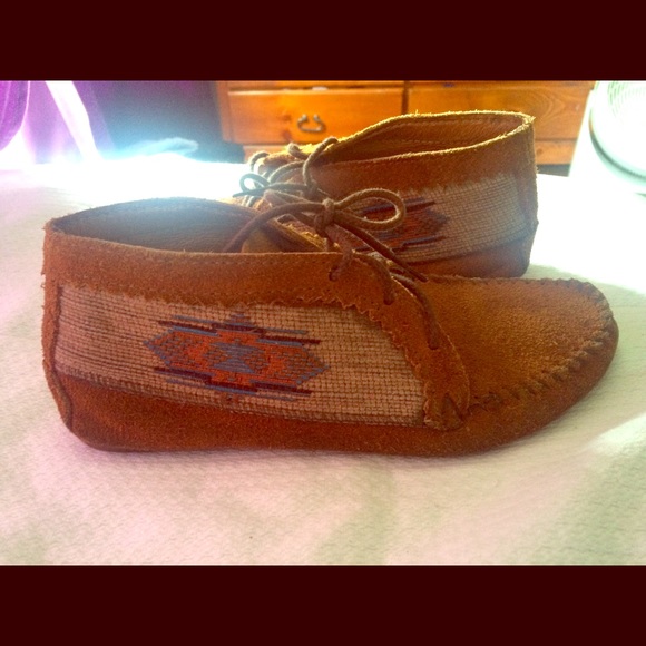 Minnetonka boots size 6.5