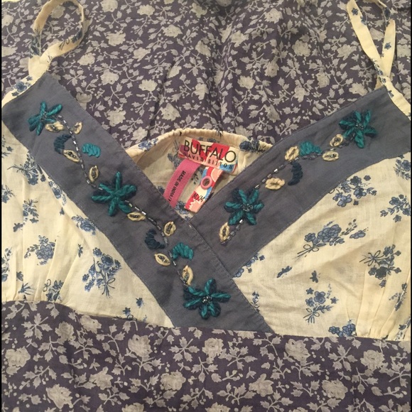 BUFFALO PRETTY EMBROIDERED TOP - MEDIUM - Picture 3 of 3