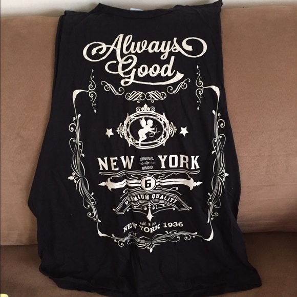 Loose fitting women's shirt