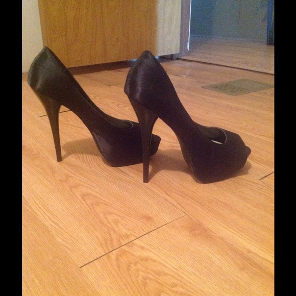 Peep toe black stilletos