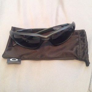 Oakley woman's sunglasses