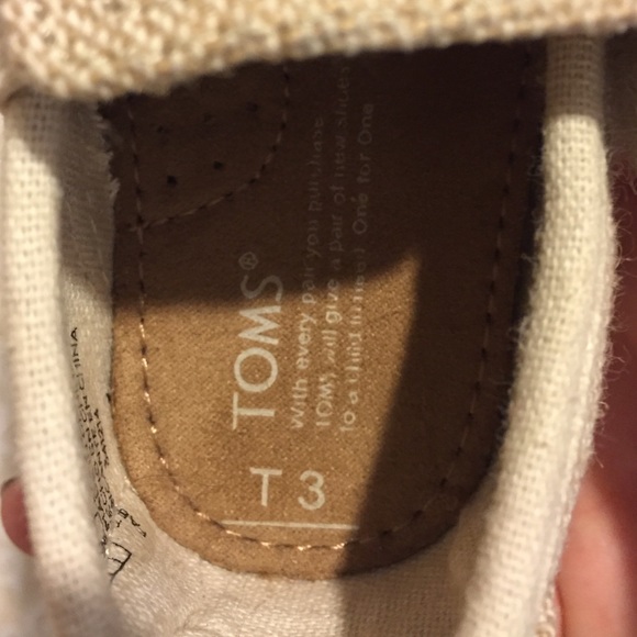 TOMS - Picture 3 of 4