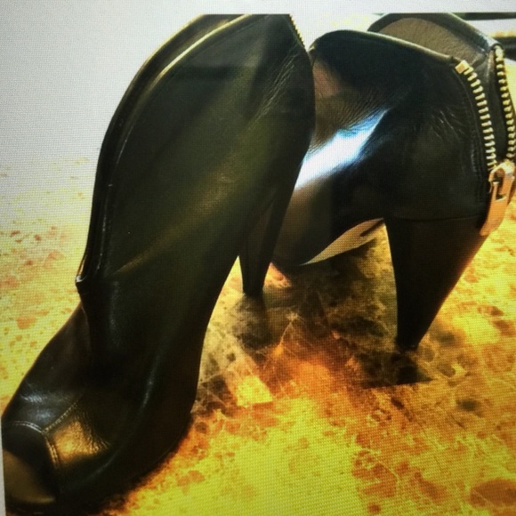 Vince camuto black open toe booties