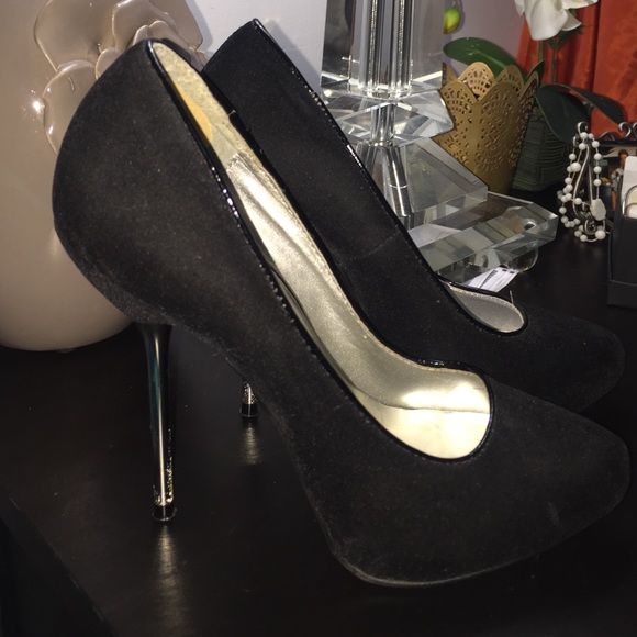 Suede black shoes with Aluminum heels.