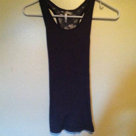 Tank Tops 2 Set Bundle - Picture 3 of 4