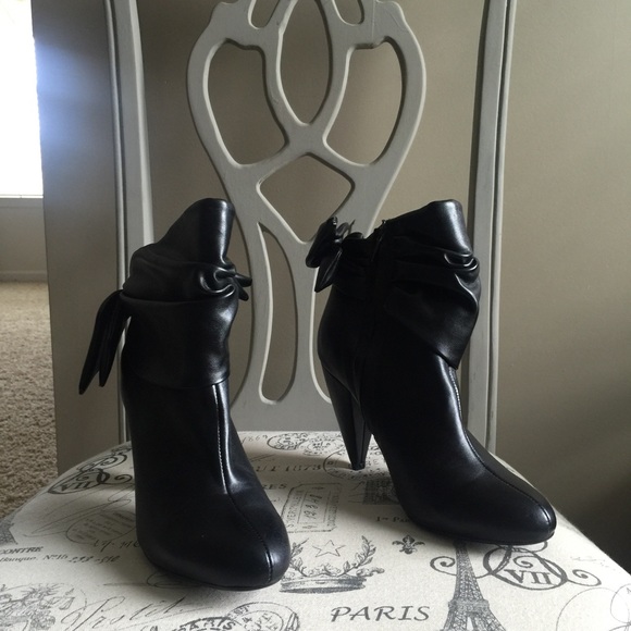 Cute Booties with bow in the back. - Picture 2 of 2