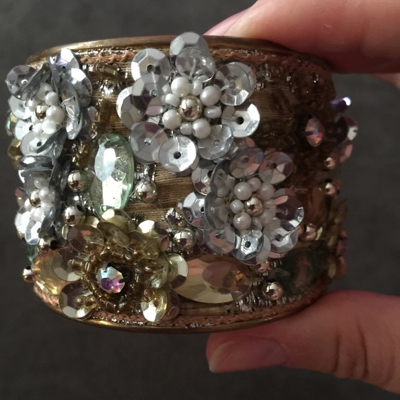 Sequins flower bracelet