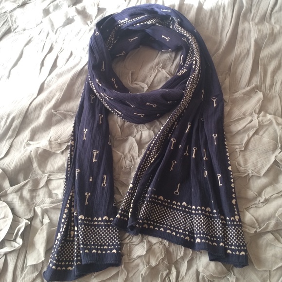 Heart & Lock Navy Scarf