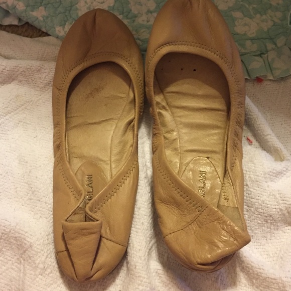 Antonio Melani tan flats
