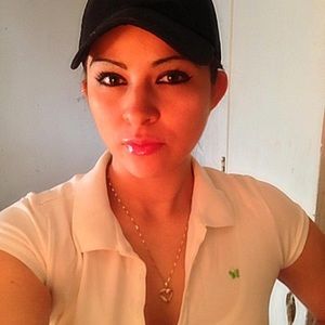 Meet your Posher, Yanira