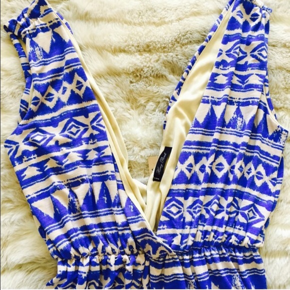 💙💙Gorgeous unique romper!! 💙💙 - Picture 2 of 4