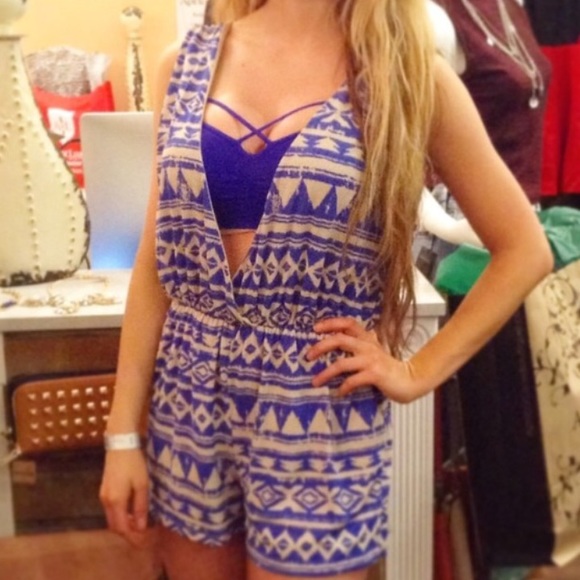 💙💙Gorgeous unique romper!! 💙💙 - Picture 3 of 4