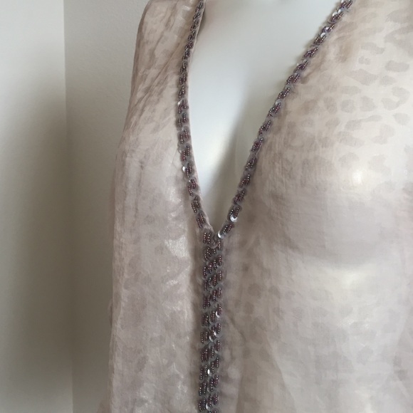 Faint cheetah print blouse w/bead detail - Picture 3 of 4