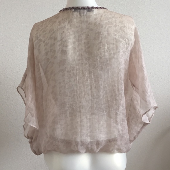Faint cheetah print blouse w/bead detail - Picture 4 of 4