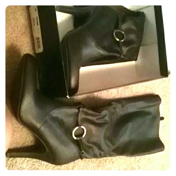 Heeled knee High Boots.