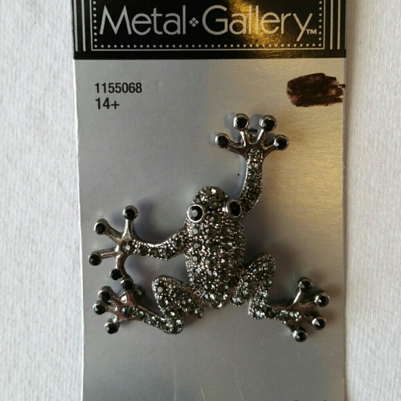 Awesome frog pin/brooche