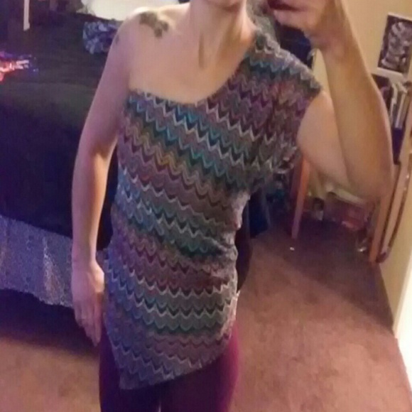 Off shoulder shirt
