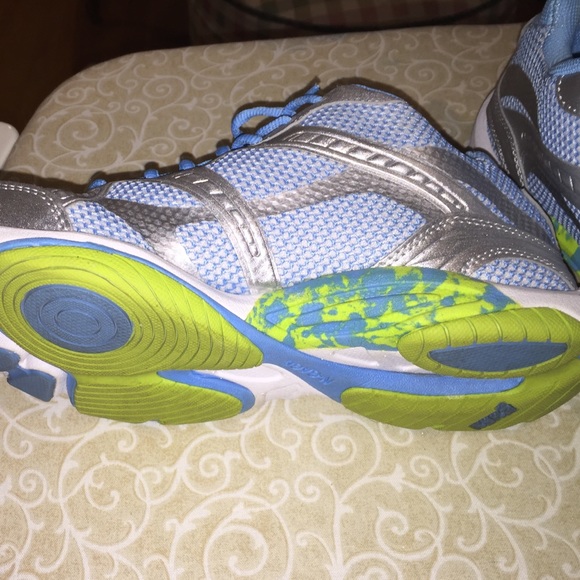 Running shoes - Picture 2 of 3