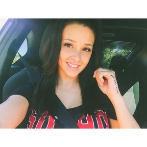 Meet your Posher, Danielle