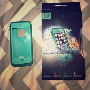 Basically new iPhone 5/5s lifeproof case!